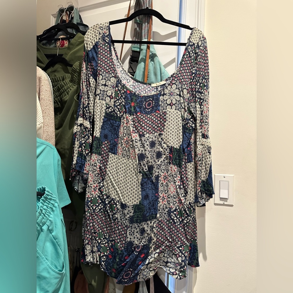 easel long sleeve, patterned dress